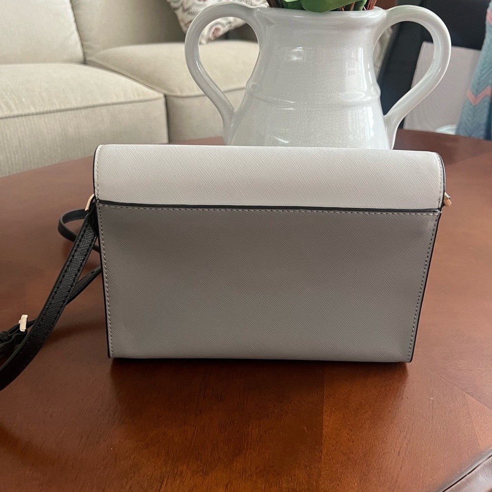 Kate Spade Cream Crossbody Bag with Chain Strap - Picture 2 of 3